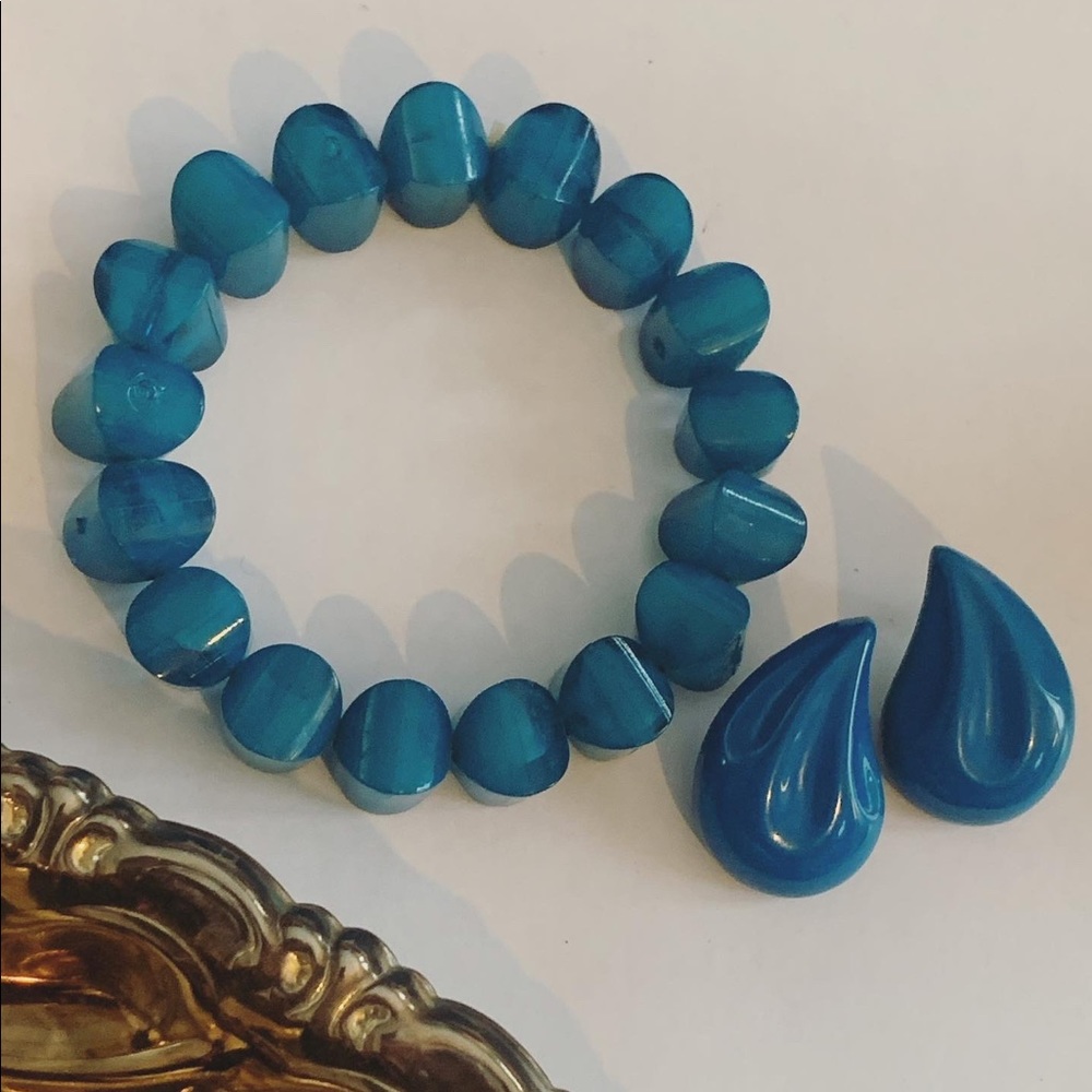 Vintage blue lucite bracelet &teardrop earring set